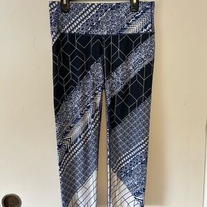 Athleta Blue and White Size Small Capris